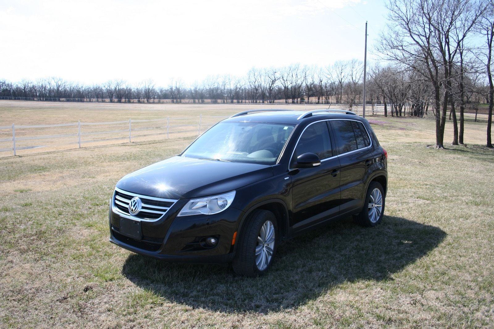 Panoramic sunroof 2010 Volkswagen Tiguan Wolfsburg Edition 4 215 4 for sale