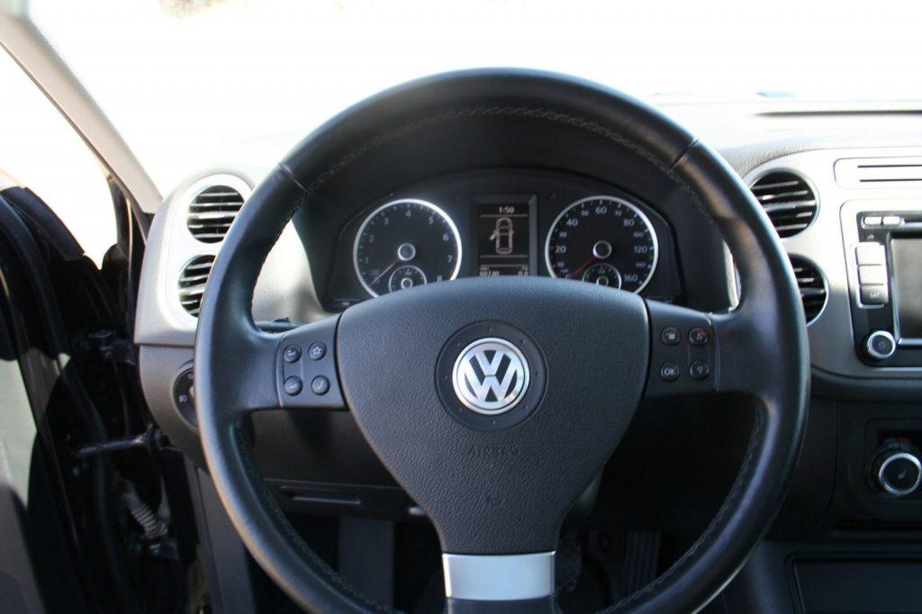 Panoramic sunroof 2010 Volkswagen Tiguan Wolfsburg Edition 4×4
