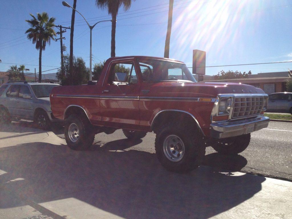 Couple parts missing 1979 Ford Bronco SUV 4×4