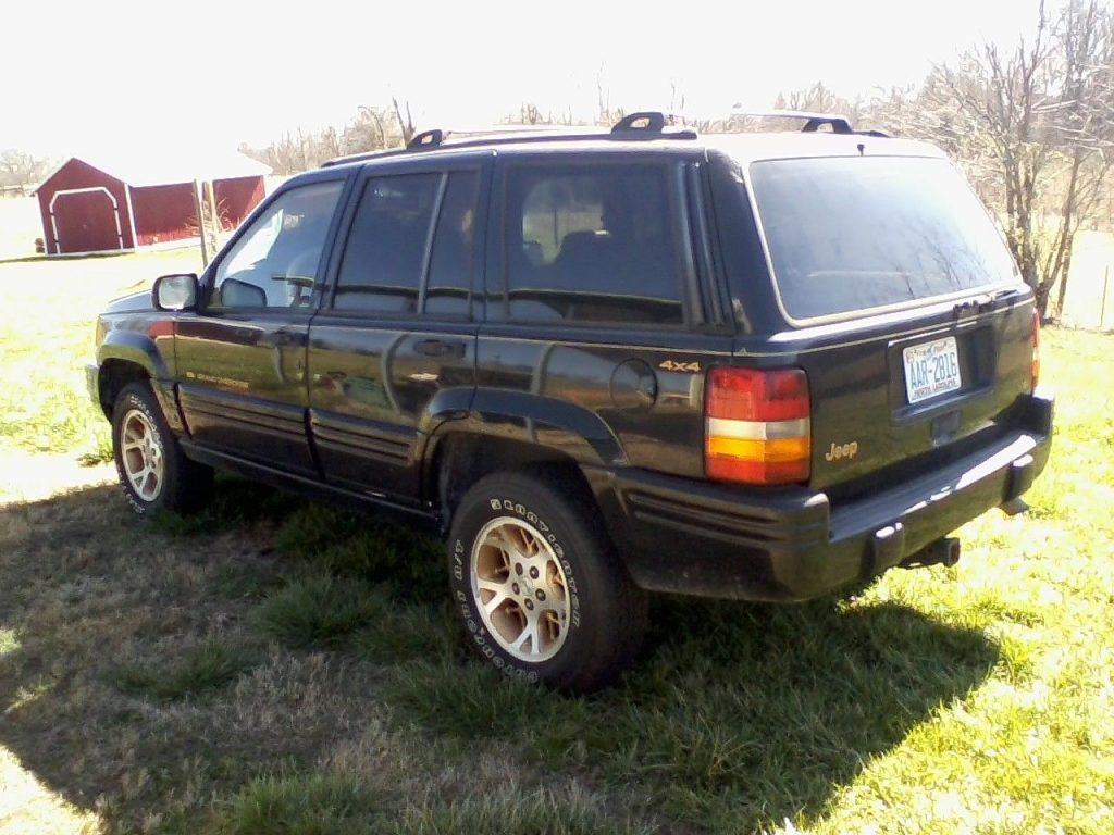 Needs paint 1996 Jeep Grand Cherokee 4×4