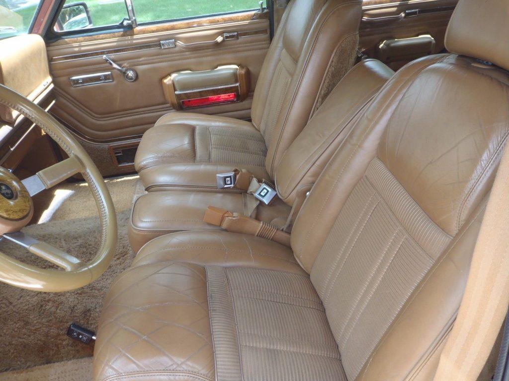 Leather interior 1985 Jeep Wagoneer 4×4