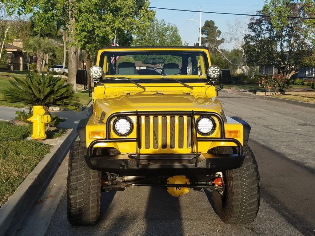 built for show 2004 Jeep Wrangler Black & Yellow 4×4