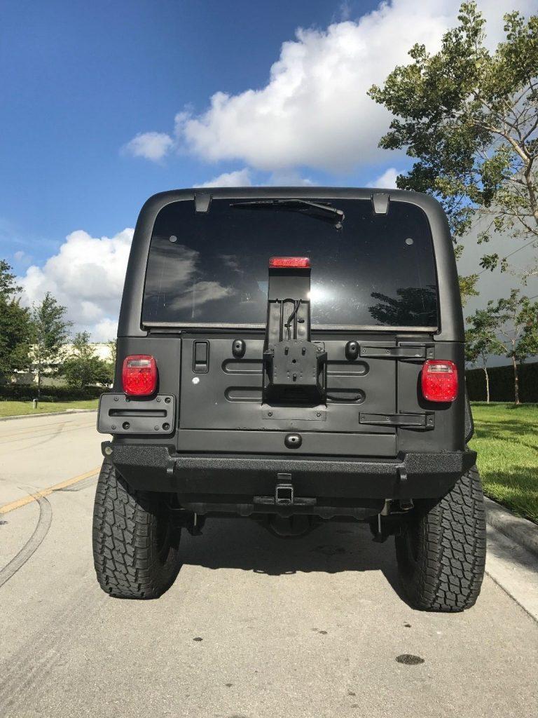 well equipped 2004 Jeep Wrangler 4×4