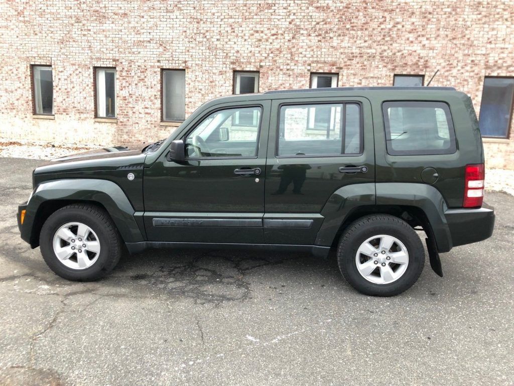 well maintained 2010 Jeep Liberty Sport 4×4