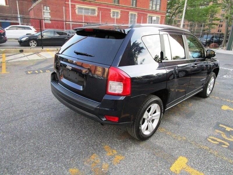 clean and nice 2011 Jeep Compass Sport 4×4
