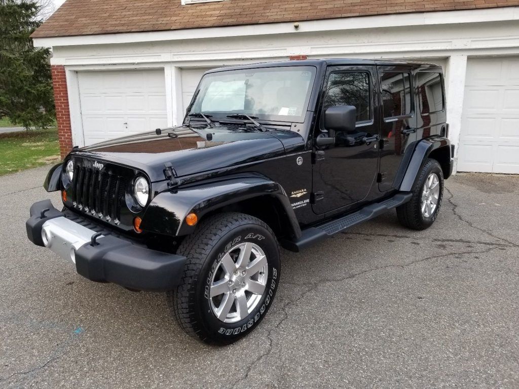 like new 2013 Jeep Wrangler Unlimited Sahara 4×4