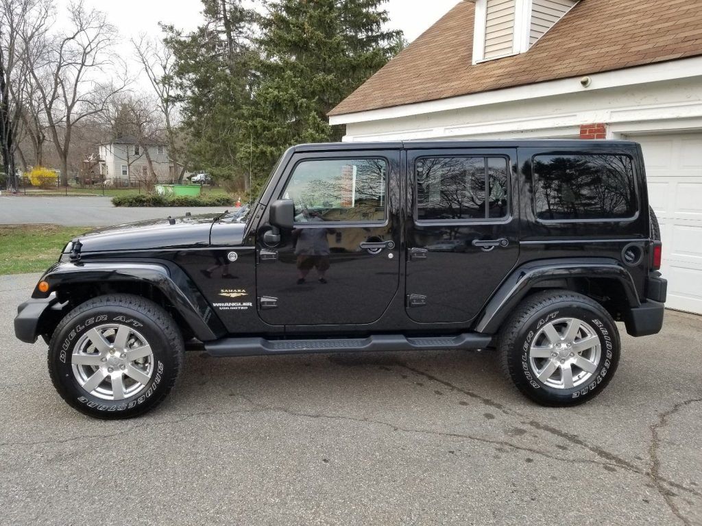 like new 2013 Jeep Wrangler Unlimited Sahara 4×4