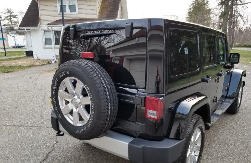 like new 2013 Jeep Wrangler Unlimited Sahara 4×4