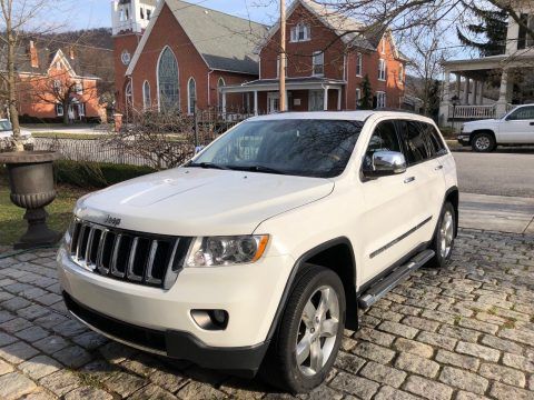 minor dents 2013 Jeep Grand Cherokee Overland 4&#215;4 for sale
