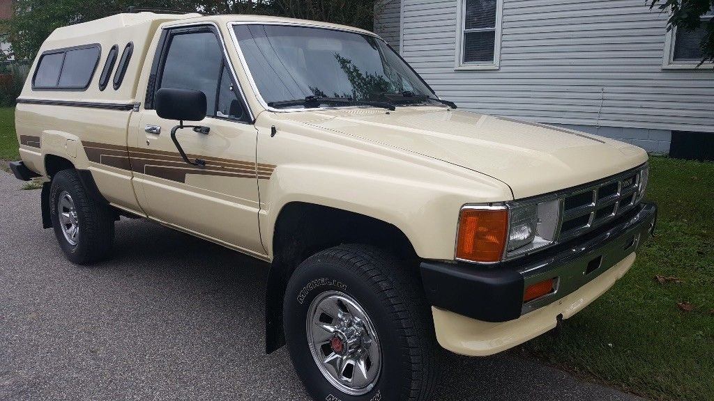 restored 1986 Toyota Pickup SR5 4×4