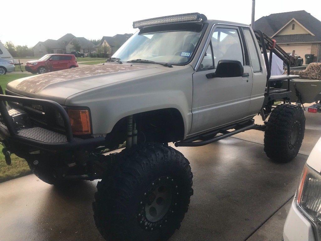 well modified 1985 Toyota SR5 4×4