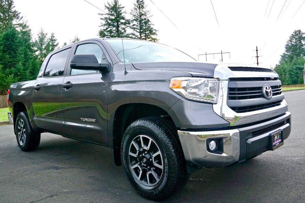 loaded with options 2014 Toyota Tundra SR5 4×4
