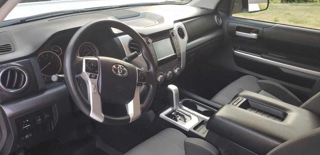 low miles 2015 Toyota Tundra SR5 4×4