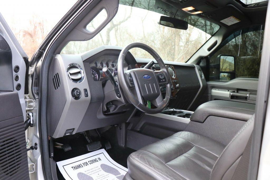 fully loaded 2012 Ford F 350 LARIAT 4×4