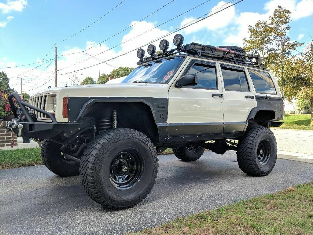 well modified 1999 Jeep Cherokee Sport/Classic 4×4
