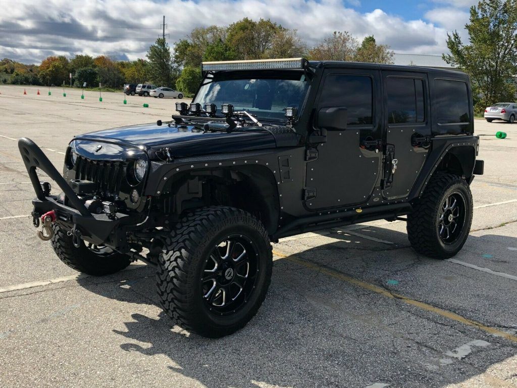 nicely modified 2012 Jeep Wrangler 4×4
