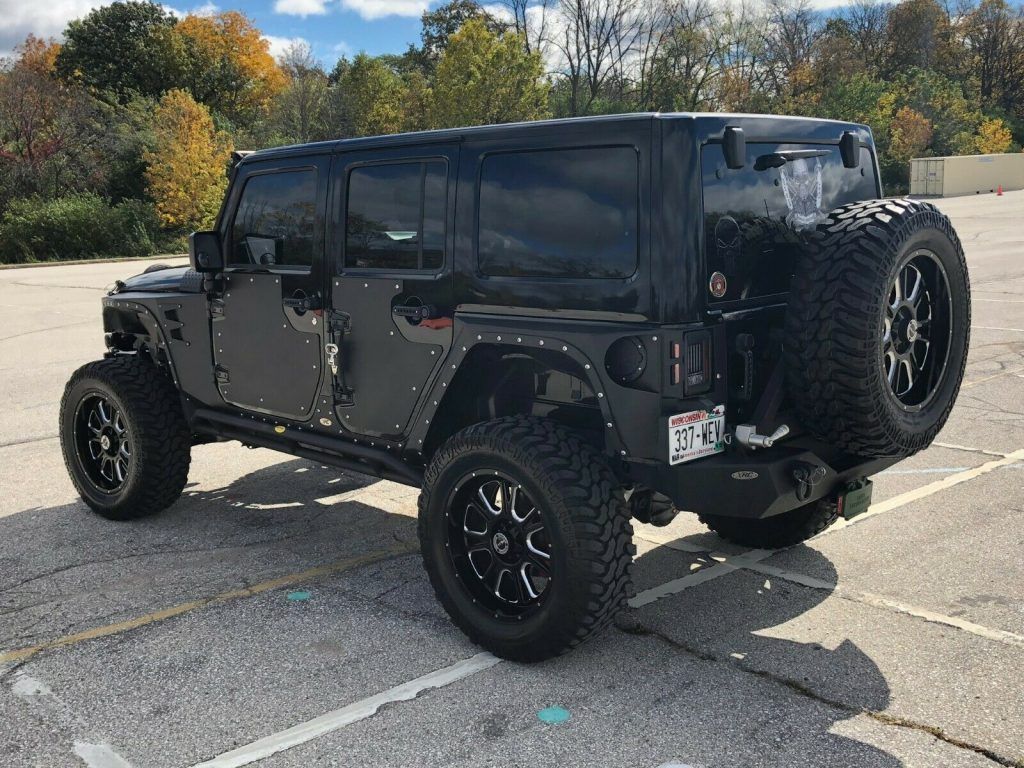 nicely modified 2012 Jeep Wrangler 4×4