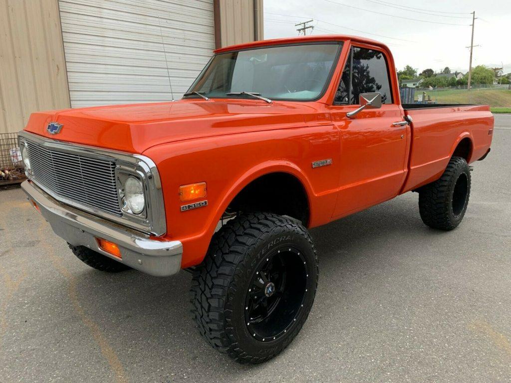 fuel injected 1972 Chevrolet C 10 pickup 4×4