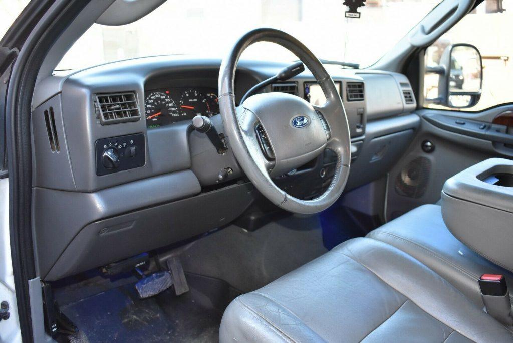 upgraded 2003 Ford F 350 Lariat pickup 4×4