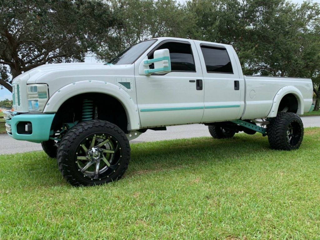 well modified 2008 Ford F 350 FX4 pickup 4×4
