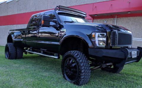 well modified 2010 Ford F 350 Lariat 4&#215;4 for sale