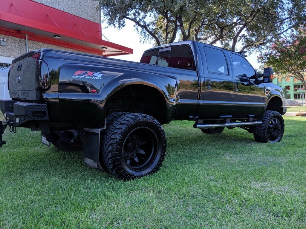 well modified 2010 Ford F 350 Lariat 4×4