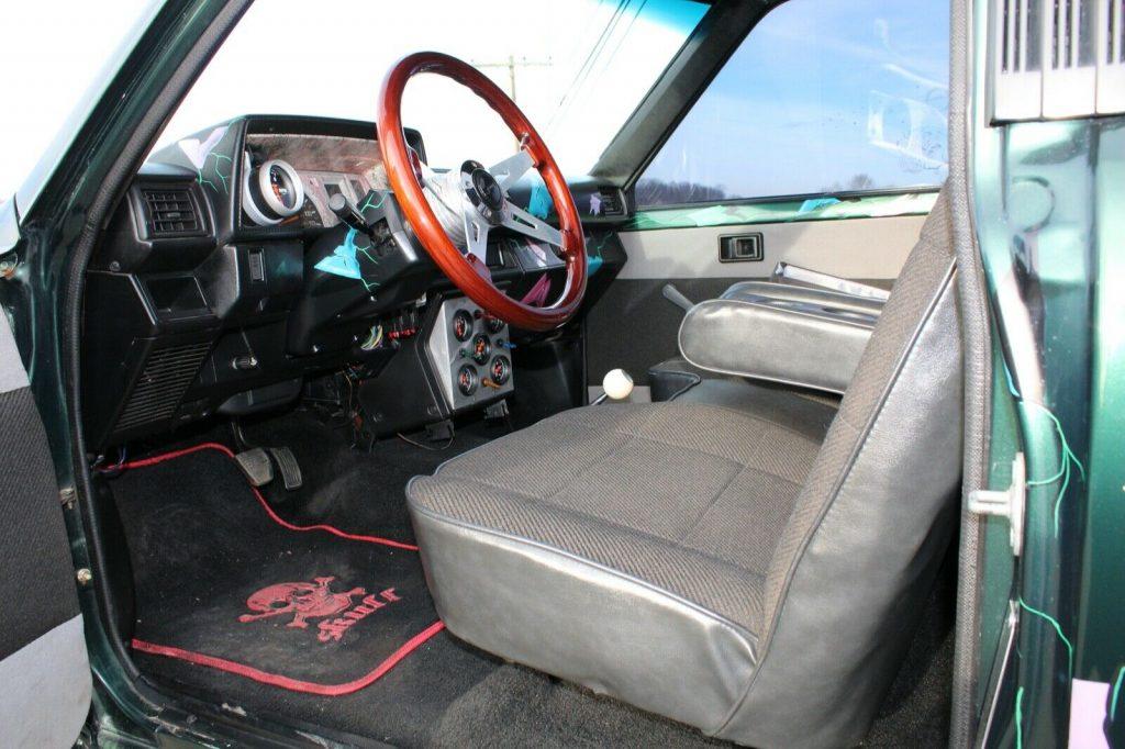 badass 1985 Toyota Pickup SR5 monster truck 4×4