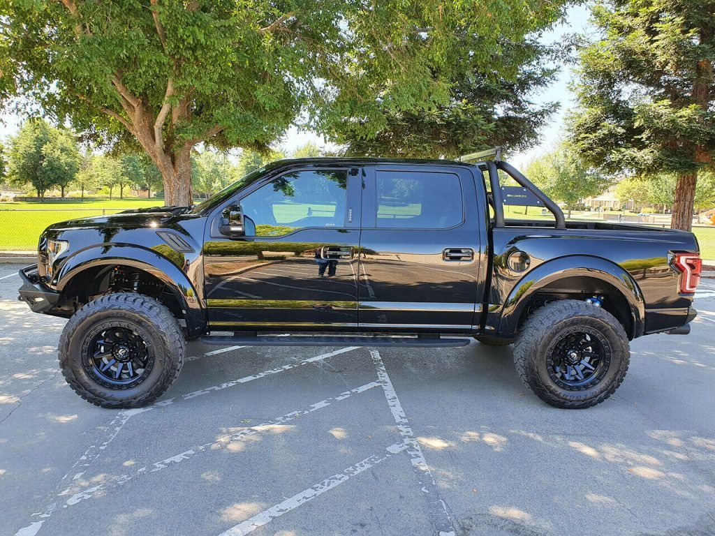 low miles 2018 Ford F 150 Raptor Supercrew 4×4