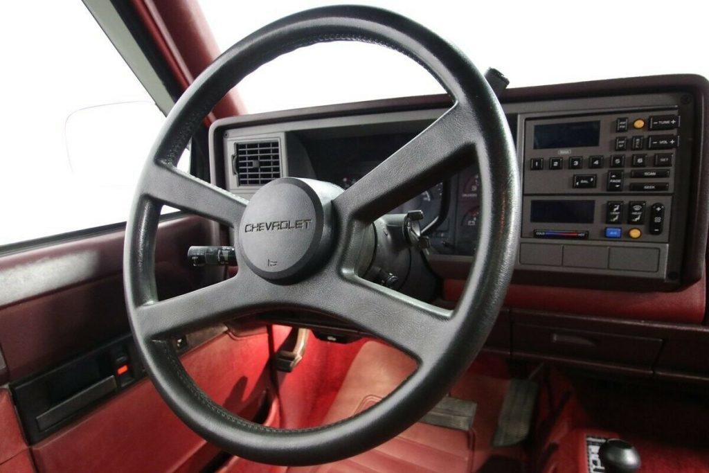 1989 Chevrolet Pickups Silverado 4×4 [cruising pickup]