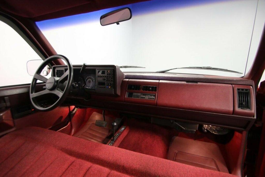 1989 Chevrolet Pickups Silverado 4×4 [cruising pickup]