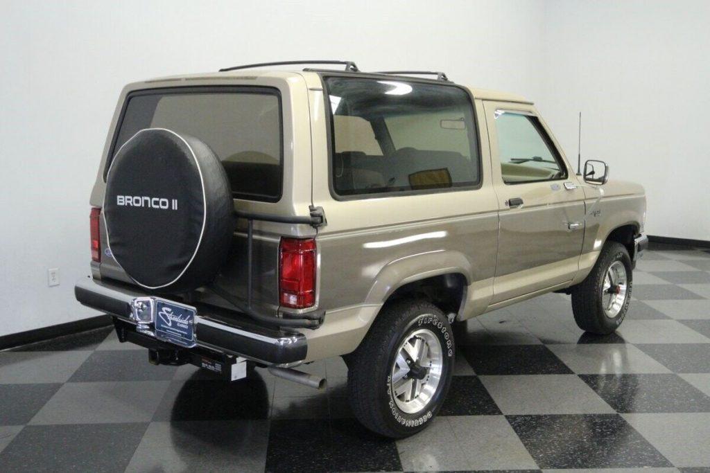 1989 Ford Bronco XLT 4X4 [with a ton of features]