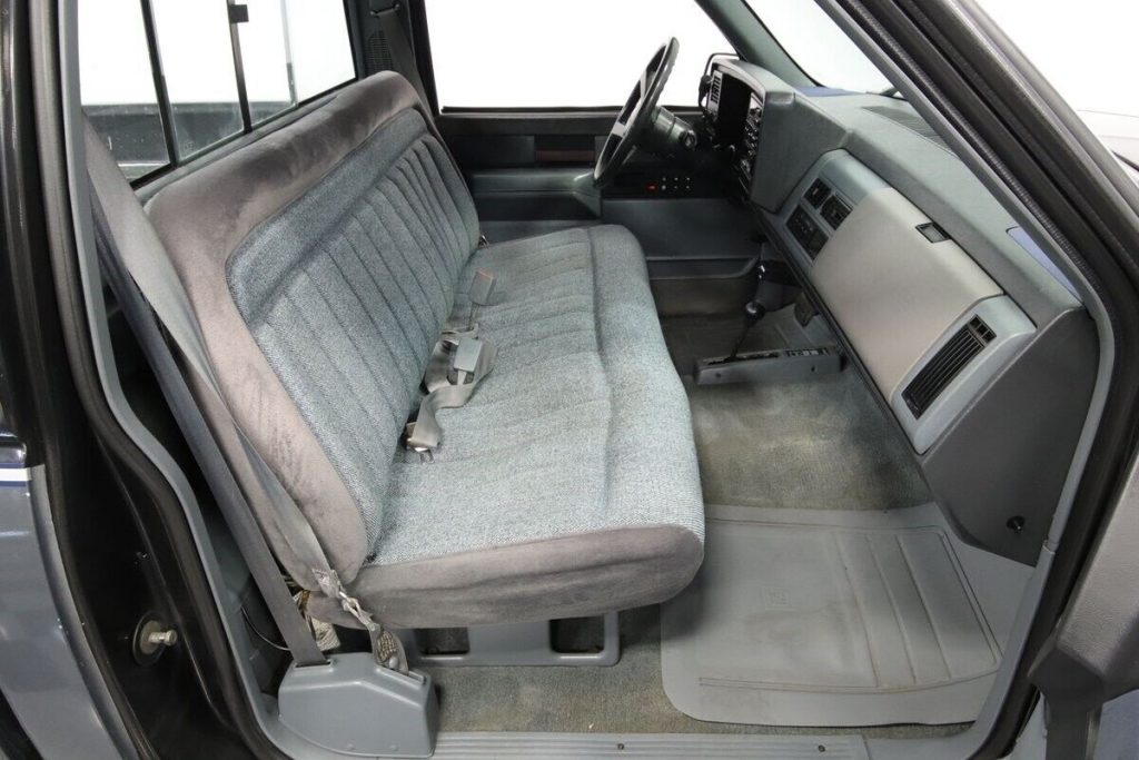 1988 Chevrolet K2500 Silverado 4×4 [lot of extras]