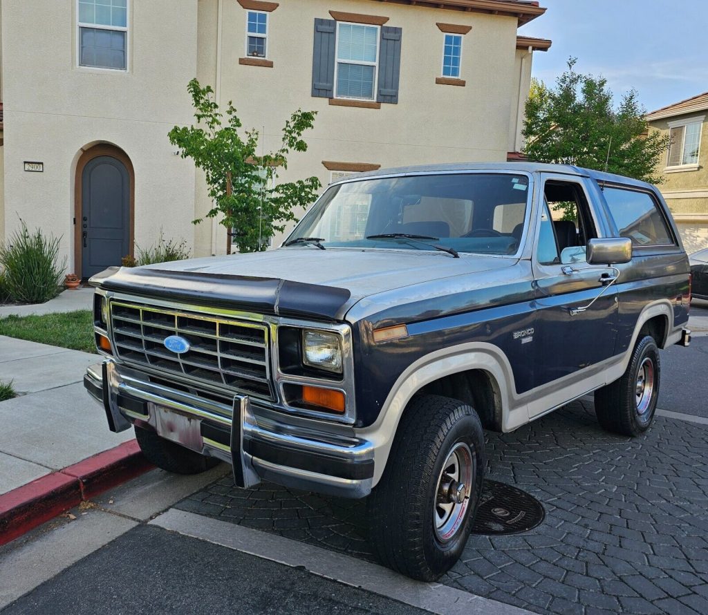 1985 Ford Bronco XLT 4X4 [rust free]