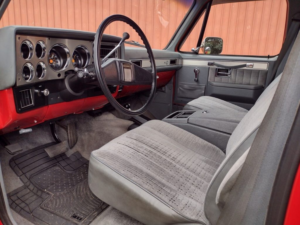 1984 Chevrolet Suburban K10 4X4 [perfect shape]