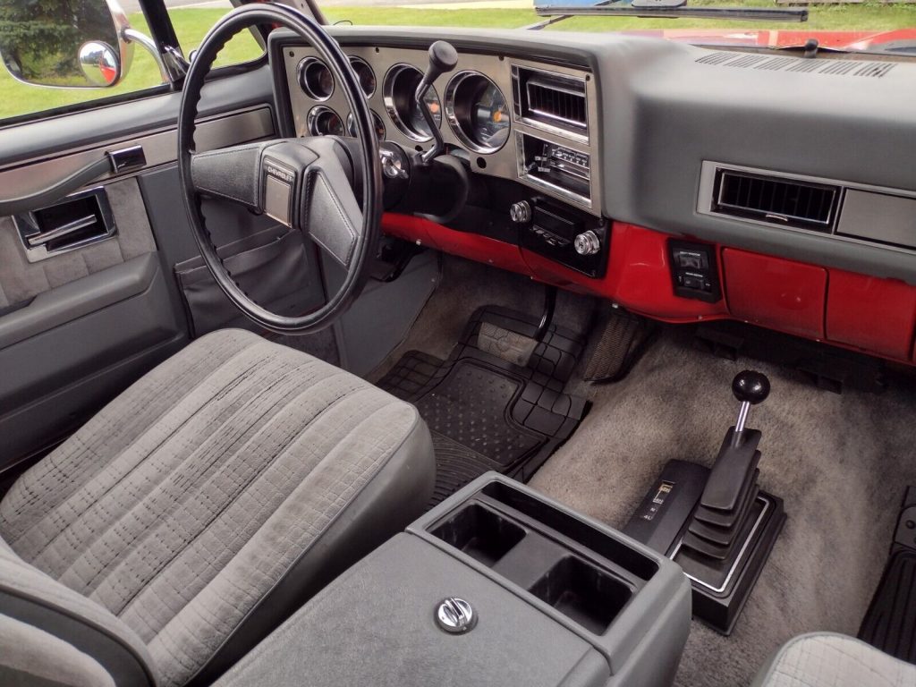 1984 Chevrolet Suburban K10 4X4 [perfect shape]