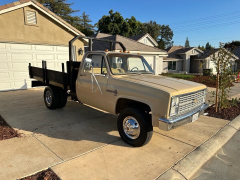 1983 Chevrolet K30 single cab flat bed 4&#215;4 [one owner] for sale