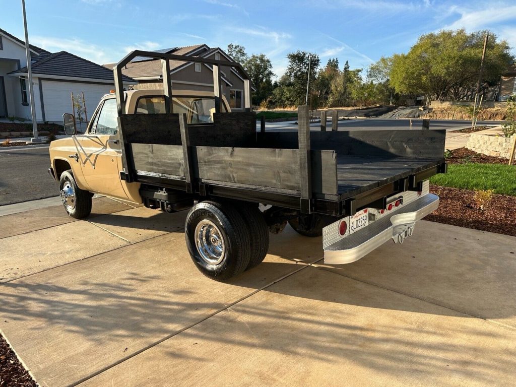 1983 Chevrolet K30 single cab flat bed 4×4 [one owner]
