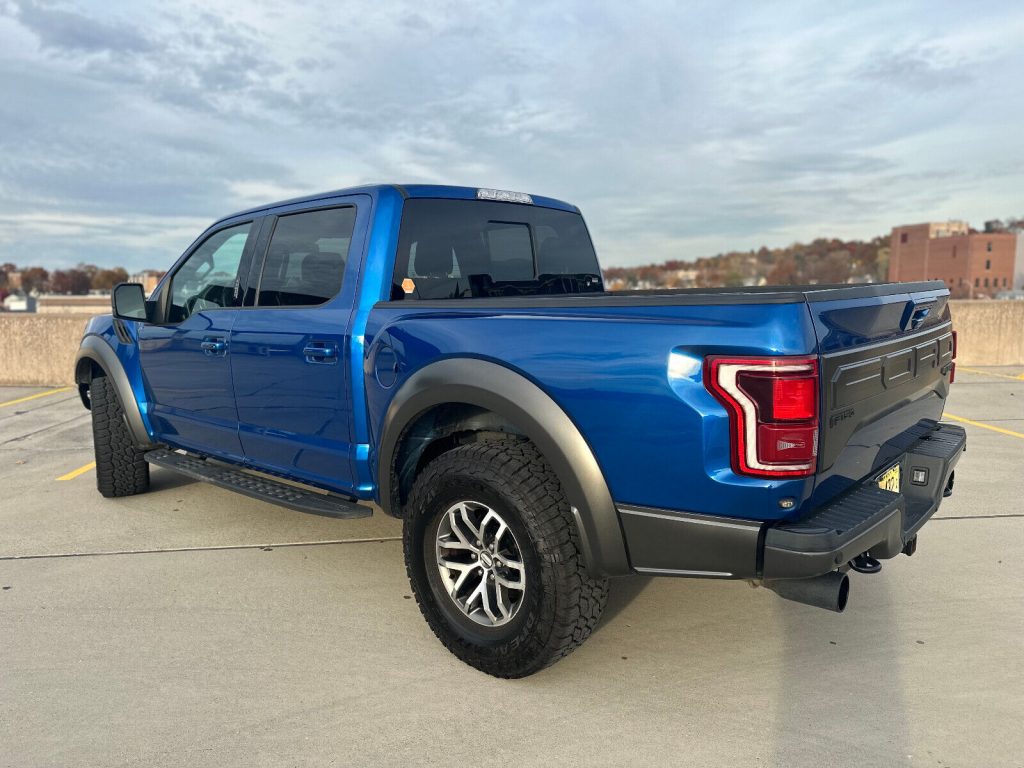 2018 Ford F-150 Raptor Supercrew 4×4 [loaded with equipment]