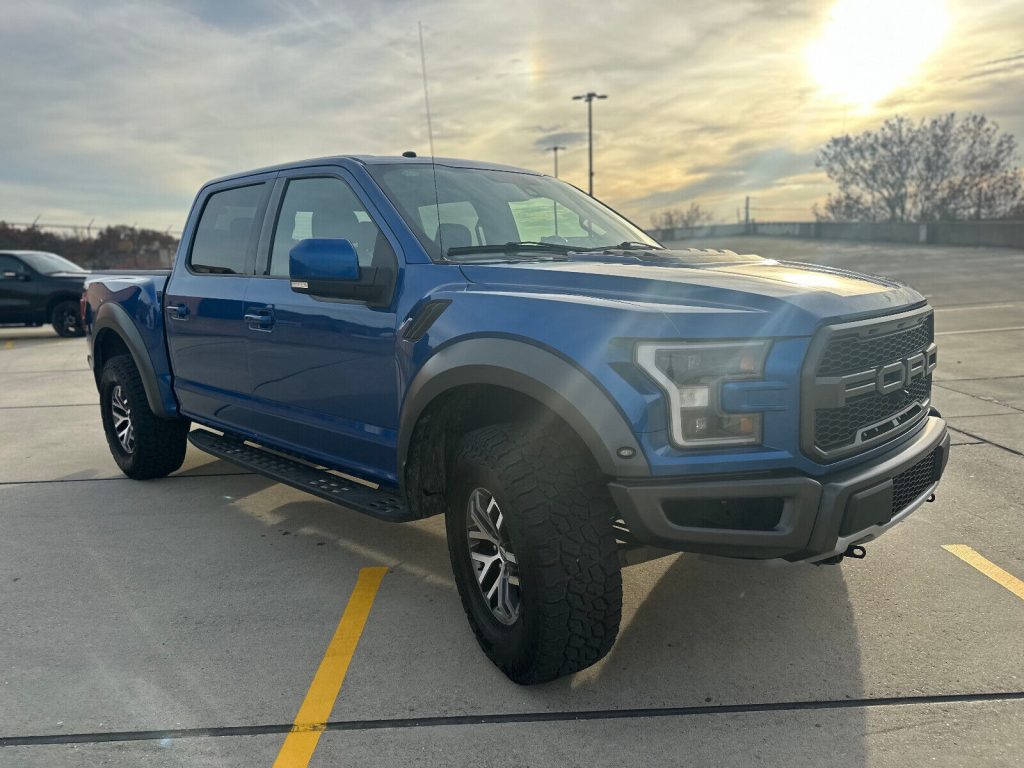 2018 Ford F-150 Raptor Supercrew 4×4 [loaded with equipment]