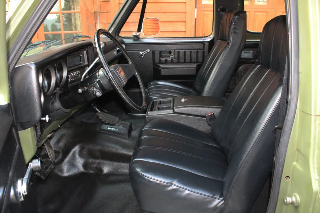 1985 Chevrolet K-5 Blazer, 4×4 [refurbished]